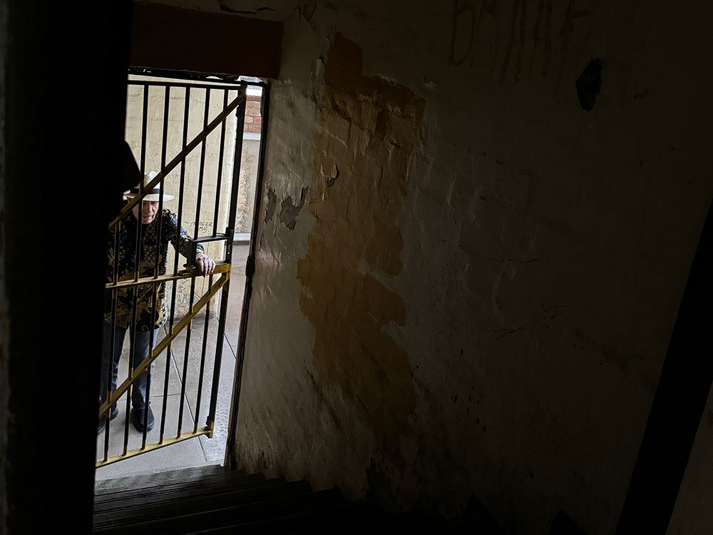 Albie at prison door in main foyer of ConCourt